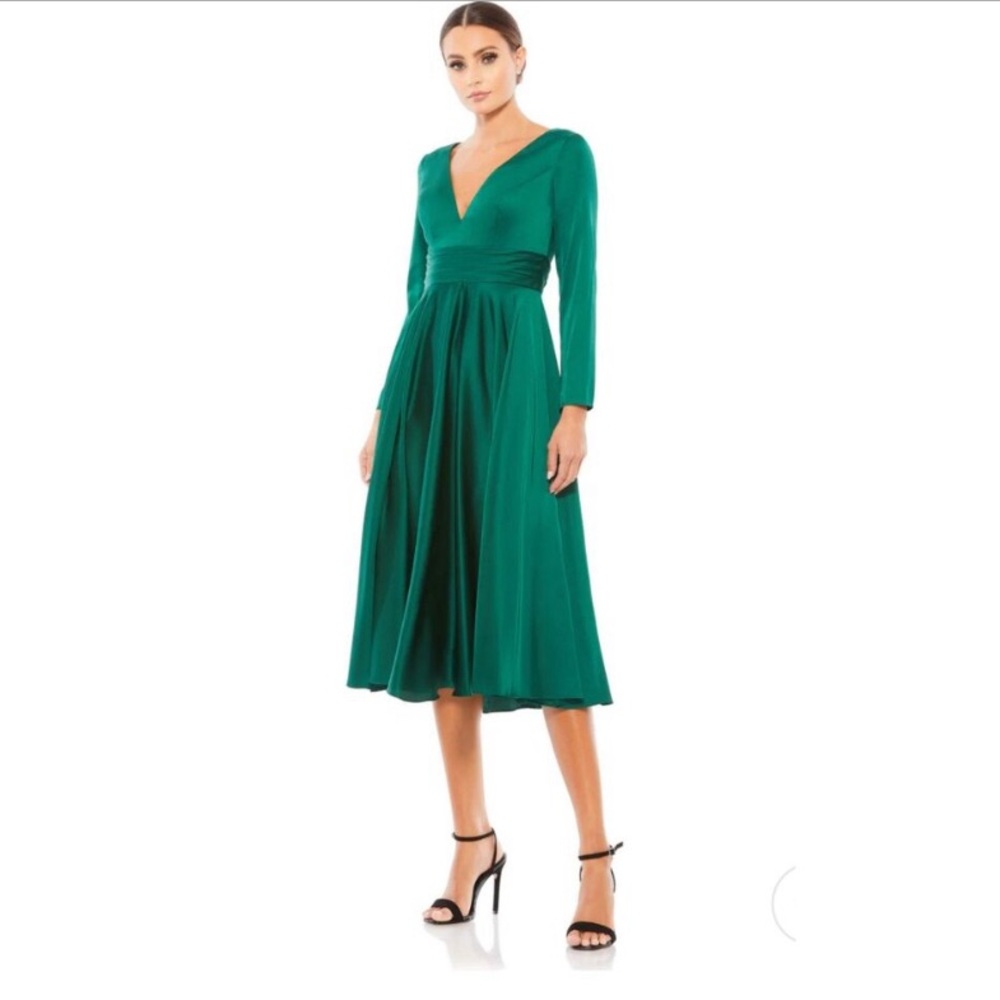 Long Sleeve Plunge Neck Cocktail dress SZ 8